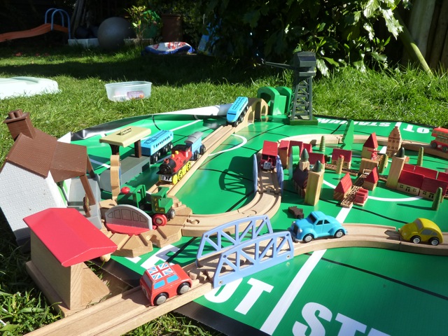 SewellPark's tweet photo. Wow, someone has been busy! Look at this super creative 'Congestion Free City' Liam has built. Plenty of public transport, cycle lanes and green spaces, so less need for cars and pollution! #futurecityplanner #getcreative #makehomeedfun https://t.co/NL44ToK7Uo