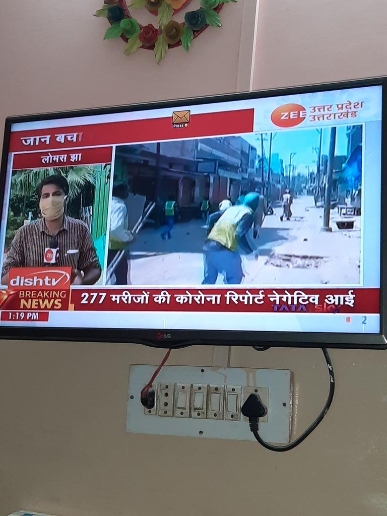 BhanuDhakrey's tweet photo. अलीगढ़ में पुलिस पर पथराव करते ‘शांतिदूत’. 
जो डॉक्टर और पुलिस भाई 24 घण्टे बिना आराम देश सेवा में समर्पित है उनपर ऐसा हमला घोर अपराध है मुख्यमंत्री जी से निवेदन है सख्त कदम उठाये जाय @myogiadityanath @veerbahadur086 @CMOfficeUP @brajeshpathakup  @aligarhpolice #respectwarriors https://t.co/5yi7iExvpH