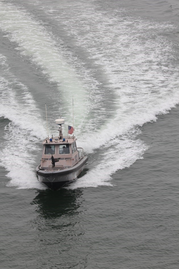 COMUKMCMFOR's tweet image. It takes all kinds of vessels to make a successful harbour departure happen. @RoyalNavy is always grateful to work with our friends in the @US5thFleet who accompanied @HmsShoreham and @HmsBrocklesby in preparation for our Joint Mine Counter Measures Exercise #maritimesecurity