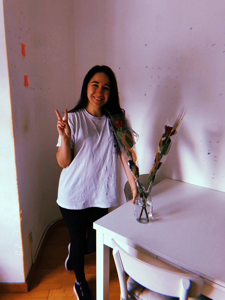 sobadsister's tweet photo. Dia 41: Hilferty’s flowers es presenten a Entença 160. Sant Jordi es l’època mes bonica de l’any!!! Moltes gràcies lauri 💘 https://t.co/UFztN4gsJZ