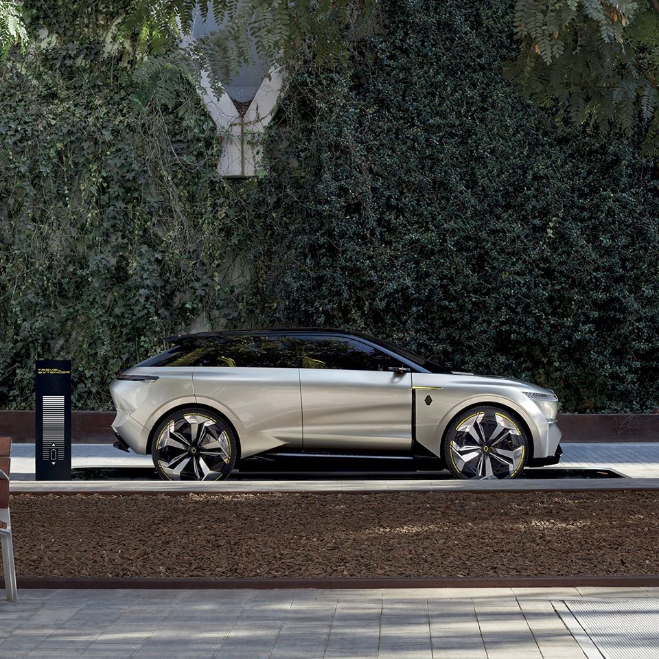 Renault_RS's tweet photo. Naše konceptno vozilo budućnosti, Renault #MORPHOZ nudi mogućnost bežičnog punjenja. Moguće ga je puniti kod kuće, na javnom parkingu ili prilikom vožnje na putevima sa infrastrukturom za bežično punjenje. Upoznajte ga 👉 https://t.co/yGQF0wDRIb https://t.co/pSDPOTJpFH