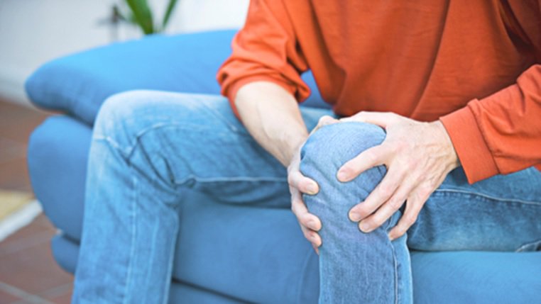 mssocietyuk's tweet photo. "It’s usually worse in bed, my leg kicks out without me controlling it... my partner has had the occasional kick in the arse and I feel bad about that."

Ann (living with MS) reflects on managing with twitches and spasms: https://t.co/aeHY5qznUY #MSWeek https://t.co/Bcqx4lHnUl