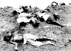 (La première photo pourrait choquer, désolé)Le massacre des Haïtiens Le président de la république dominicaine Rafael Leónidas Trujillo Molina a décidé d’exterminer les haïtiens le 2 au 4 octobre 1937. Raison ? Aucune.Résultat : 30 000 morts