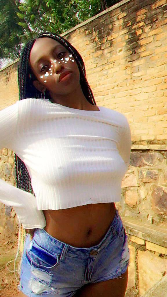TeenBliz's tweet photo. Met our WomanCrushWednesday @kee_r30
1st year BBA student at MUBS
Doing Makeup is her thing 😝
What’s yours.? | Tag us to get featured
#Teenbliz #select4fun #stayhome #staysafe #wcw
https://t.co/IIWvlGr7o0 https://t.co/h8d0PZiCc6