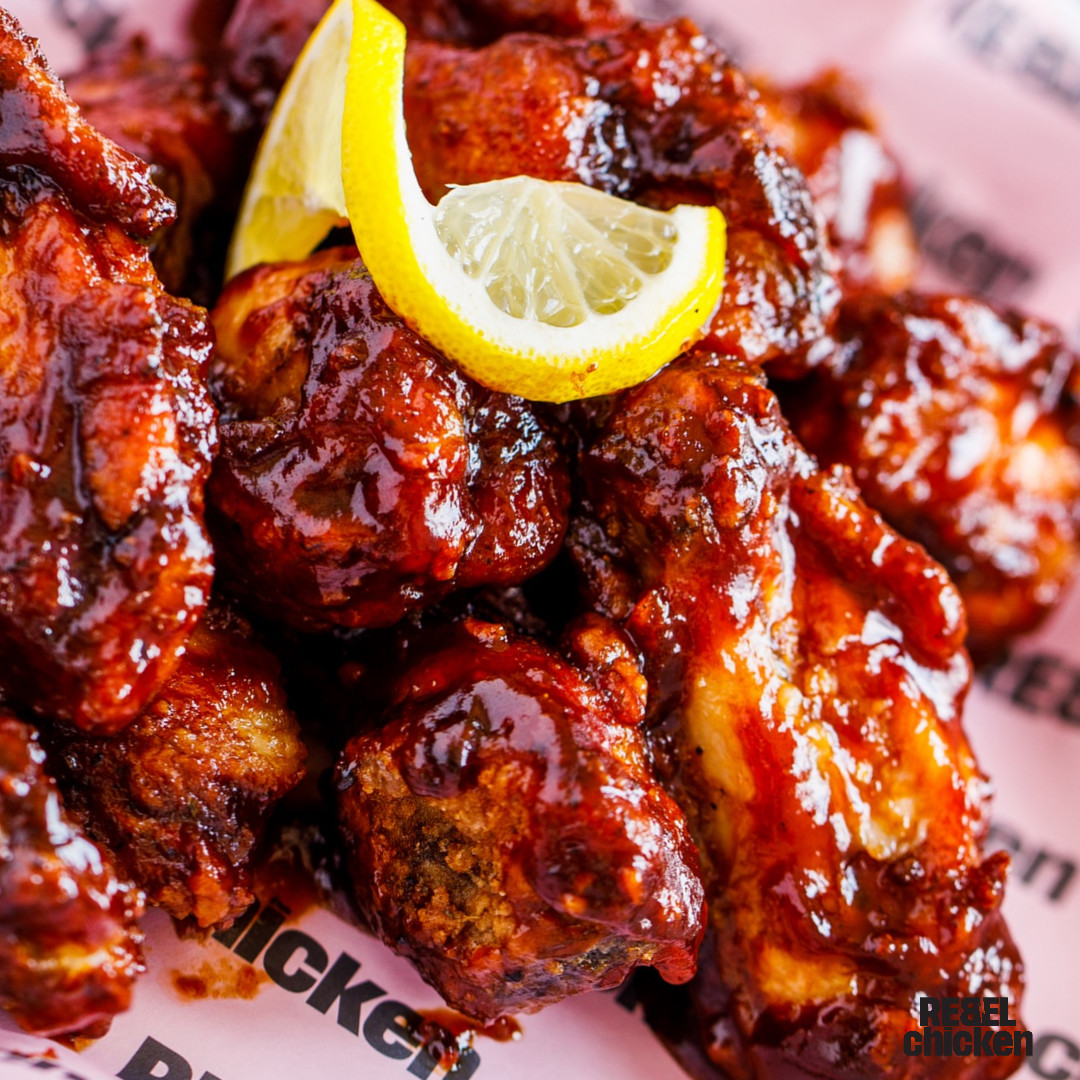 It's Wednesday which means it would normally be WING WEDNESDAY! 😢😢 we miss you all and we are looking forward to hearing your total amount of wings you have demolished!!!! 
#wingwednesday #jqlife #jqlifestyle #jewelleryquarter #bham #chickenwings #chickenwingsforlife