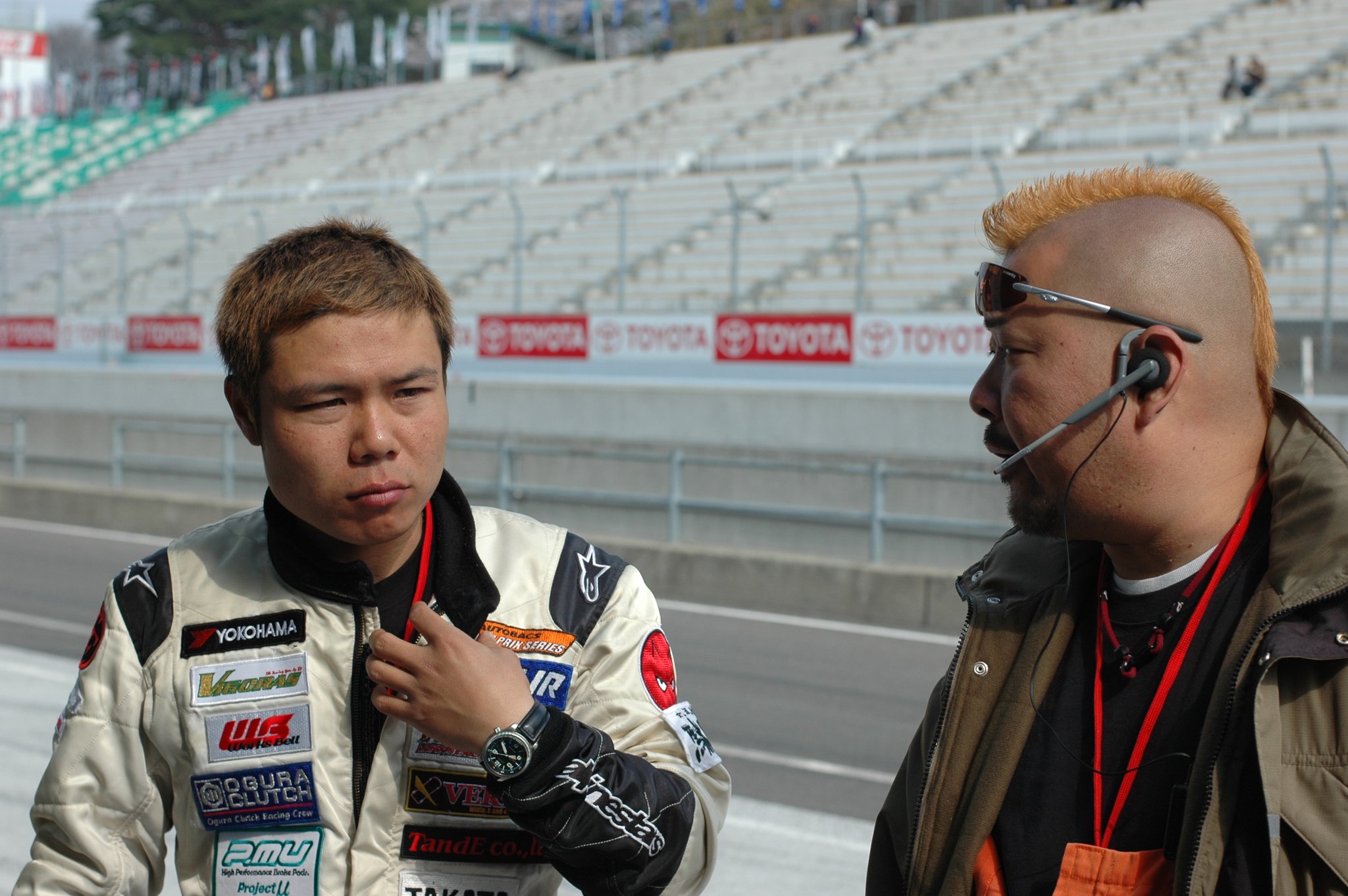 斉藤精一郎 D1gpプレイバック第5弾 06年の吉岡稔記選手と モヒカン松岡監督 青いハチロクの速さとキレは気持ちよかったなー 4ag Nosというパワーユニットはたぶん世界的に影響を与えたと思います 松岡監督は痩せる前ですね D1gp Stayathome