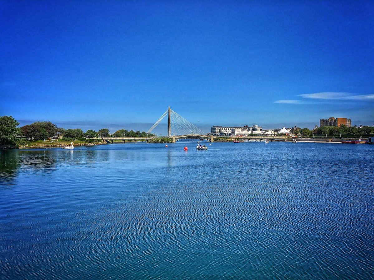 BayCottonsltd's tweet photo. Another great day today.  My hometown doesn't look all that bad when it is sunny.
@AndrewBrownEdit #southport #sunnyday https://t.co/QIcTvc0LId