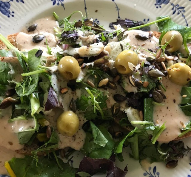  Our member Julia told us how grateful she's been for her North Aston weekly veg box"We’ve enjoyed it for years but now appreciate it even more!" She recently made this delicious looking veg box spicy salad with tahini dressing, green olives & pumpkin seeds  #EarthDay2020  