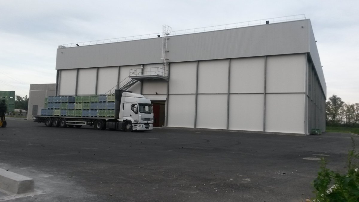 ISOLIT_Potenza's tweet photo. #atmosferacontrollata #atmosphèrecontrôlée #controlledatmosphere
#cellefrigo
#chambresfroides
#coldrooms
#magazzinifrigoriferi
#entrepôtsréfrigérés
#coldwarehouse
#mele #pommes #apples https://t.co/VLsPincHN2