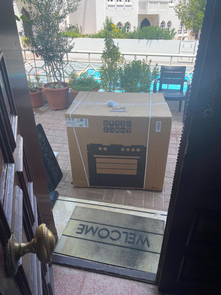 MadiehAlex's tweet photo. @SharafDG They just dropped one item at the door step and left. No installation and nothing about when. I don’t know if it’s working or not. https://t.co/BUOcONV557