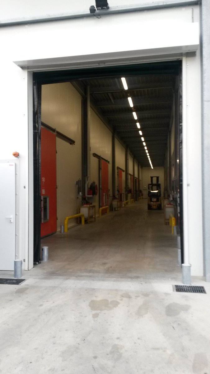 ISOLIT_Potenza's tweet photo. #atmosferacontrollata #atmosphèrecontrôlée #controlledatmosphere
#cellefrigo
#chambresfroides
#coldrooms
#magazzinifrigoriferi
#entrepôtsréfrigérés
#coldwarehouse
#mele #pommes #apples https://t.co/VLsPincHN2