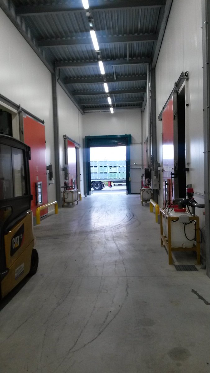 ISOLIT_Potenza's tweet photo. #atmosferacontrollata #atmosphèrecontrôlée #controlledatmosphere
#cellefrigo
#chambresfroides
#coldrooms
#magazzinifrigoriferi
#entrepôtsréfrigérés
#coldwarehouse
#mele #pommes #apples https://t.co/VLsPincHN2