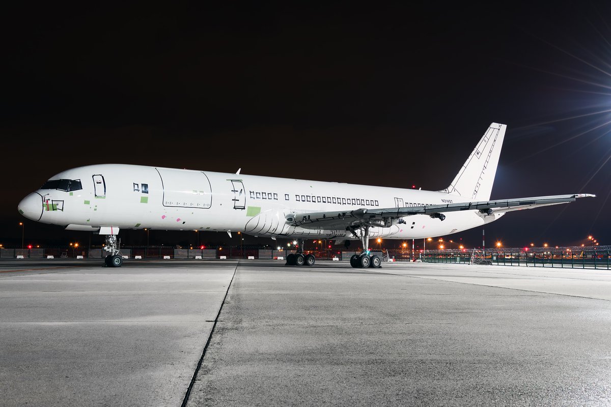 Spotterdiary2's tweet photo. Very sad to see my favourite aircraft type like this. 💔#B757forever ♥️♥️♥️
#Aerolease #boeing757 #N314ST #aviationpics #aircraftgallery #aviationdaily #planes #aircraft #avgeek @budairport https://t.co/xX7PXpiiuj