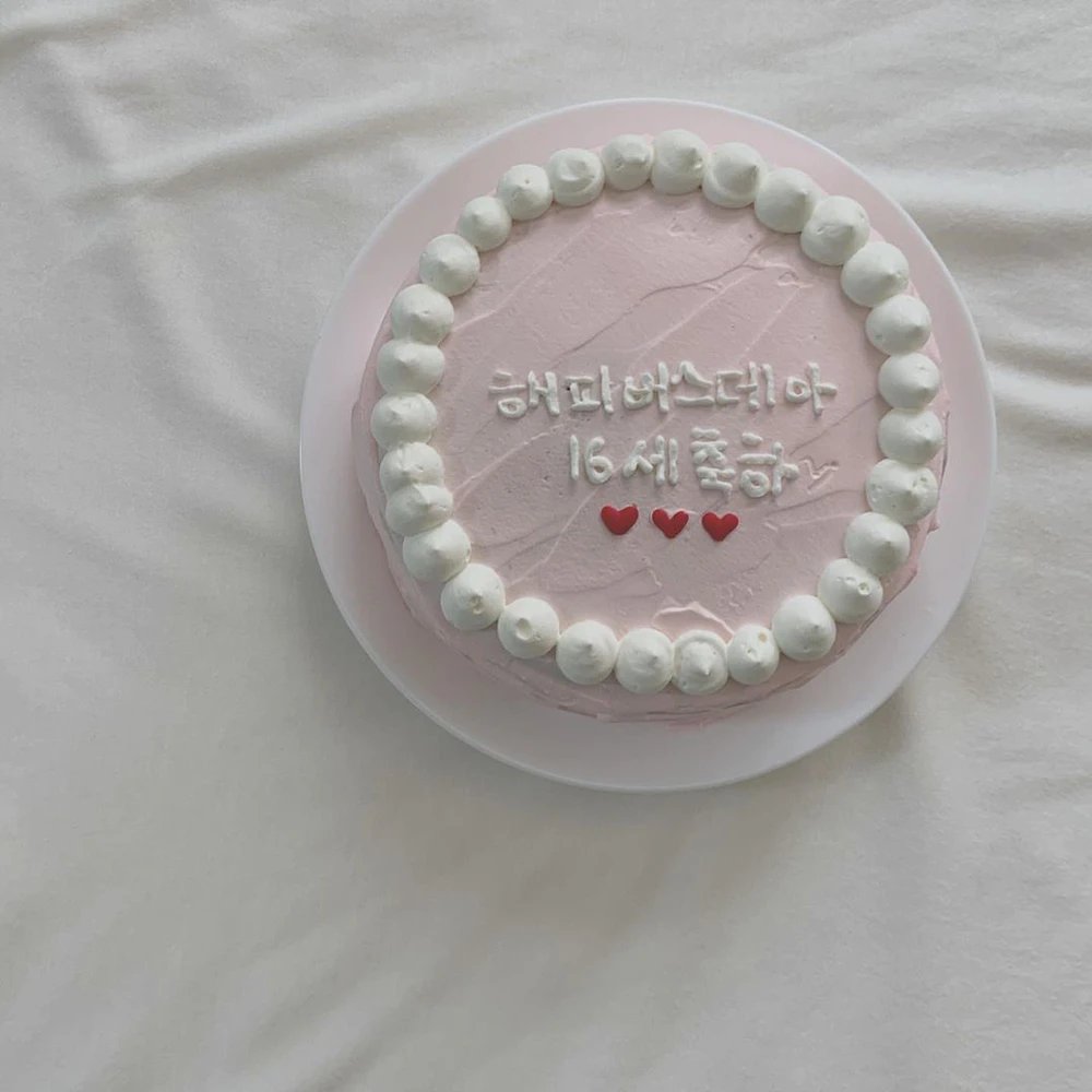 Twitter 上的 𝐑𝐢𝐋𝐢 𝐭𝐨𝐤𝐲𝐨 おうち時間を使って韓国の誕生日ケーキ センイルケーキも手作りを スポンジケーキにカラフルなクリームを ぬって フルーツ チョコペンで ハングル語をかけば完成だよ 推しの誕生日にも T Co U757ook4al T