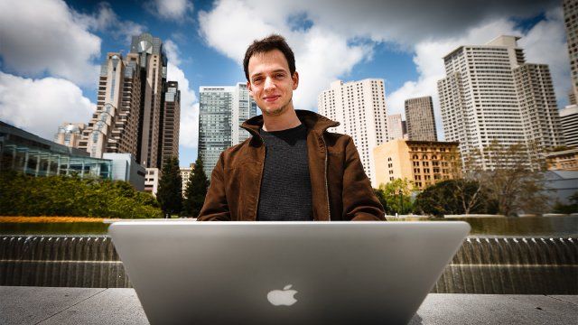 Mateusz's tweet photo. .@xdamman : "Si les dirigeants de #startups veulent un emploi garanti, ils n'ont qu'à devenir fonctionnaires" | @maxsamain dans @lecho https://t.co/tdWyPMWfPK #supportourstartups #entrepreneuriat https://t.co/Hq0AWbdHt8