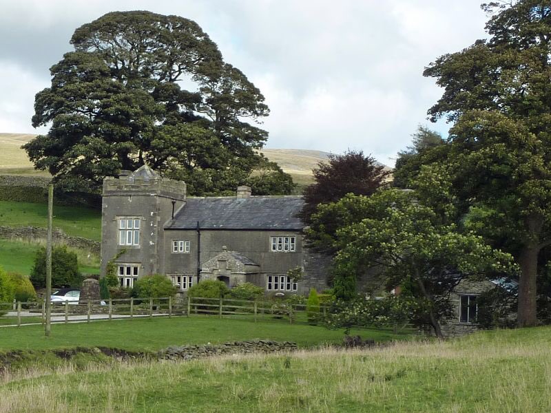 LancashirePics's tweet photo. Over Hall was possibly a medieval fortified manorial complex, which was held in the 14th century by Edmund de Dacre.
The early 17th century stone manor house, of two storeys, contains a central single storey hall with a gallery.
#Ireby | #Lancashire https://t.co/cFSUee7bVW