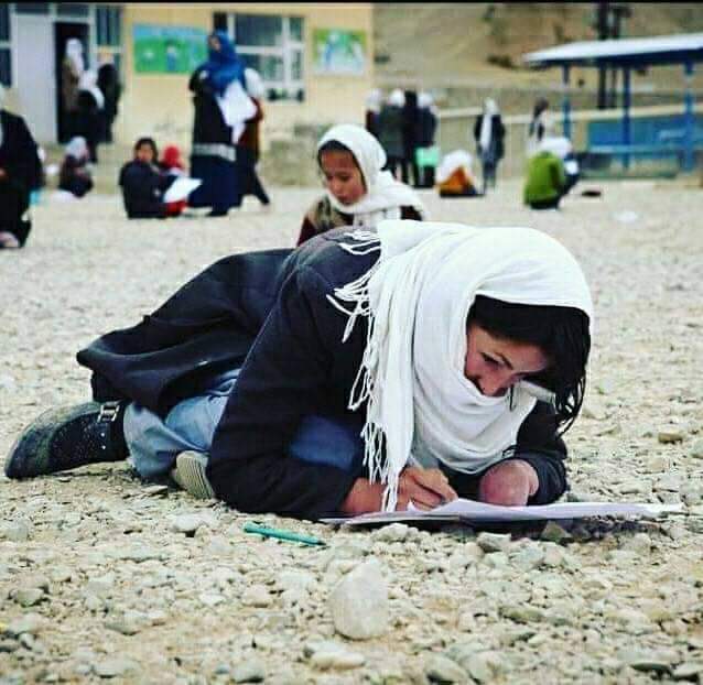 تر څو چې پر خپله لور/خور تعلیم ونکړو، تر هغه د وطن آبادول یو خیال دی.
#EducateWomen