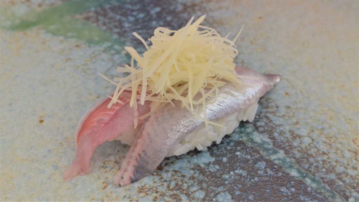 根室花まる 公式 新生姜たっぷり真いわし 光物はサンマもニシンも美味しいですが 真いわしはまた全然違う脂のノリです 甘みが強く身質が柔らかいので トロッとした口溶け そこに高知産新生姜をたっぷりのせてお召し上がり下さい これが最高に合います 根室花まる 公式 新生姜たっぷり真いわし 光物はサンマもニシンも美味しいですが 真いわしはまた全然違う脂のノリです 甘みが強く身質が柔らかいので トロッとした口溶け そこに高知産新生姜をたっぷりのせてお召し上がり下さい これが最高に合います