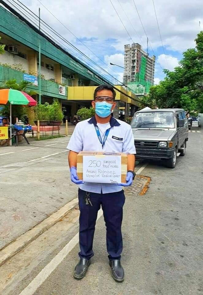 aranzanalumni's tweet photo. Through your donations, we were able to deliver 250 surgical masks to Amang Rodriguez Memorial Medical Center. 

Let’s continue to support our healthworkers! Support our #IsangDaan Aranzan Alumni Donation Drive. See posters for details 👇

#AranzanAlumni https://t.co/JTTco2mAbC