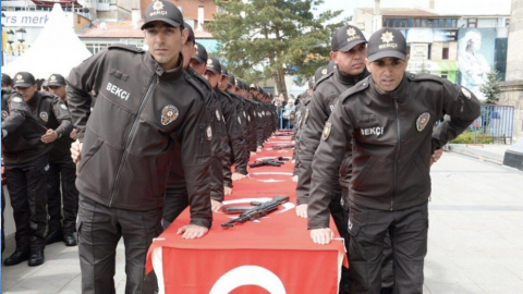 Bekçiler Ankara'da kendilerine itiraz eden iki kişiyi vurup kaçtı
sol.org.tr/haber/bekciler…
