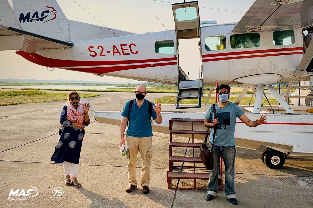 flying4life's tweet photo. On 19 April, MAF Bangladesh pilot Mark Blomberg flew staff from @FAOBangladesh & NGO @BRACworld to Khulna ๐ฉ๏ธ These MAF partners gave training to community teams who will pass coronavirus info to communities, identify cases & provide early response to those infected. #MAF75 https://t.co/irjpEQEmwn