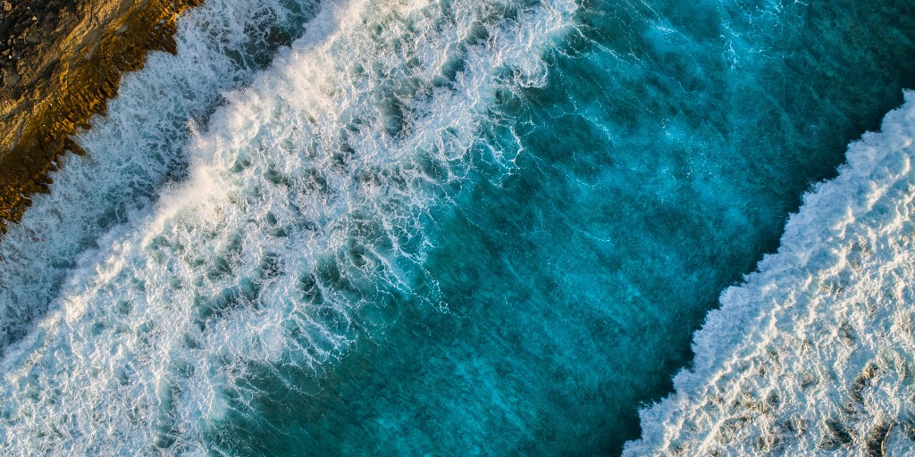 Epson_ES's tweet photo. Día de la Tierra 🌍 De nuestro compromiso por el medioambiente nace #Bsearcular, una iniciativa con @SeaqualF y @lci_barcelona con el objetivo de limpiar el plástico del Mediterráneo y aprovecharlo en el sector moda a través de la economía circular https://t.co/UusC4IZVCZ https://t.co/cf8KyM3pLb