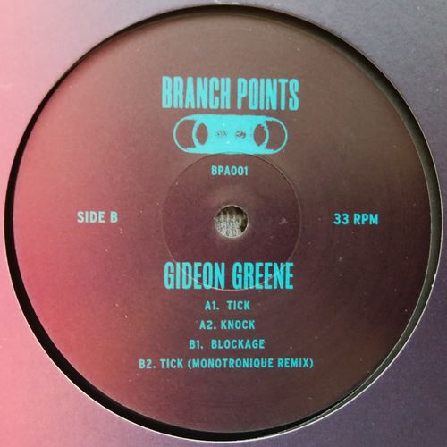 PinchやMumdance、Pugilistなどがサポートというインフォに釣られて仕入れてみたメルボルン発Branch Points第一弾。初見の新人さんGideon Greeneによる鋭い骨感あるUKスタイル・テクノで期待を超えてきました。粗削りなところもありますが、原石の予感。naminohana-records.com/?pid=150418604