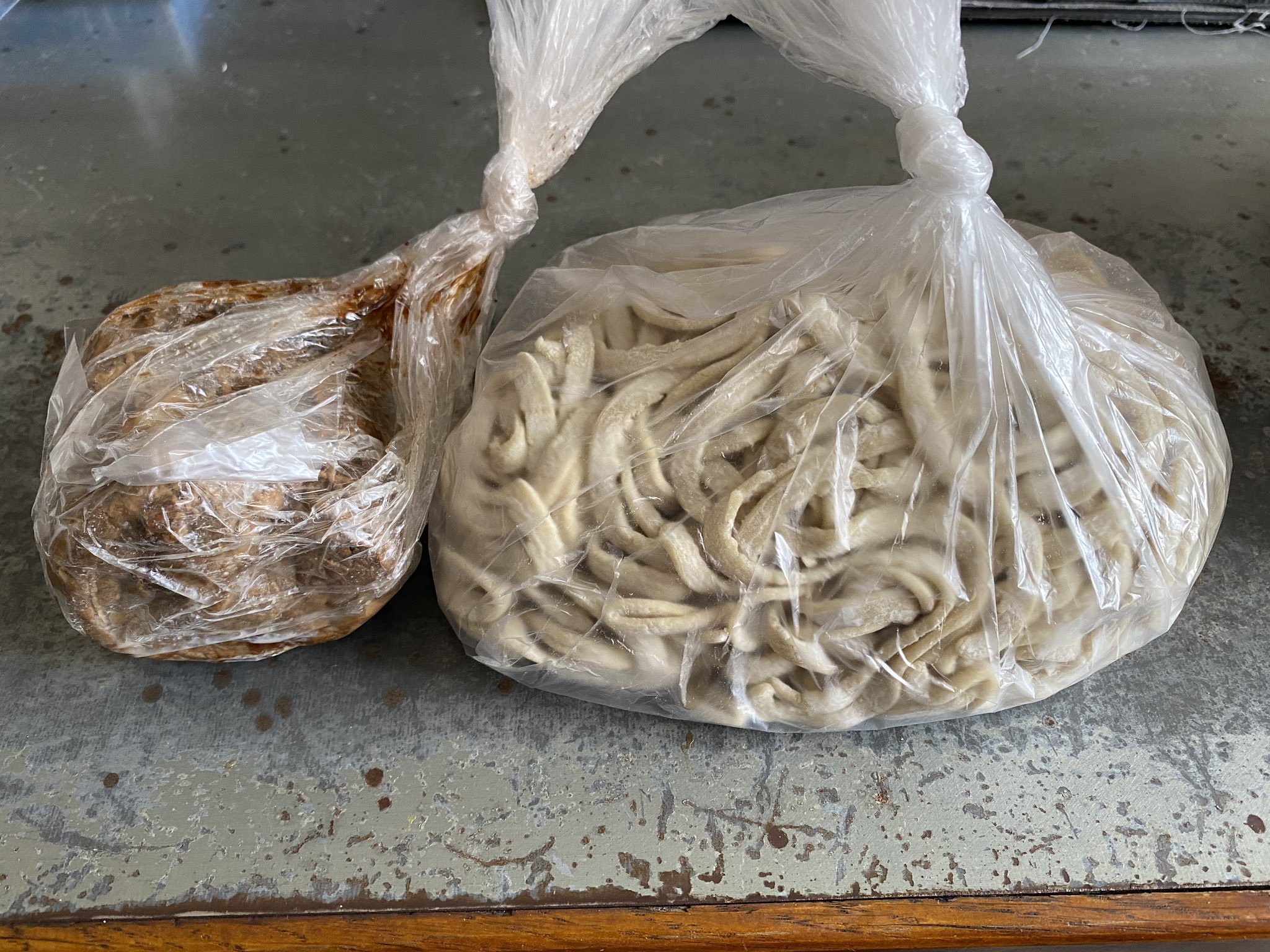 シソンヌじろう 有吉の壁 このあと19時から日本テレビです 青森はrab 麺とチャーシューだけのラーメン二郎のテイクアウトをなんとか調理し終えてから見たいと思います T Co Sa2it4fyfl Twitter