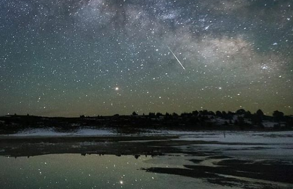 GetawayMagazine's tweet photo. PICTURES: The Lyrids meteor shower was at its peak last night and photographers around the world captured this amazing phenomenon. If you didn't see it, don't worry! The shower will be visible all week. https://t.co/AXJVSb64eB https://t.co/J1jbvimnAl