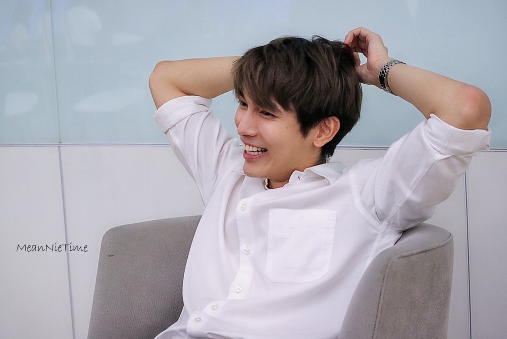 during this time, mew already came to sit and talk to the fans. they asked him who did he like the most out of all the "Type" being paired with him and he replied maru and "nong gulf" 