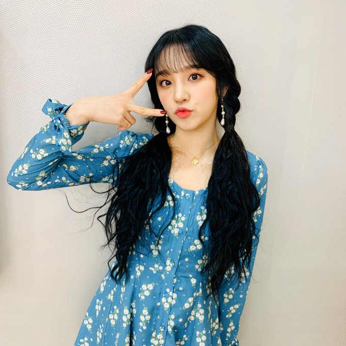 GIDLEFR's tweet photo. 21.04.20 | SNS

▶️ Mise à jour de @G_I_DLE 

"[📸] @ THE SHOW

Notre merveilleuse présentatrice spéciale YUQ-Show 🍋
Bon travail 👏👏👏

#여자아이들 #GIDLE
#_trust #Ohmygod" https://t.co/6pfUktBMXU
