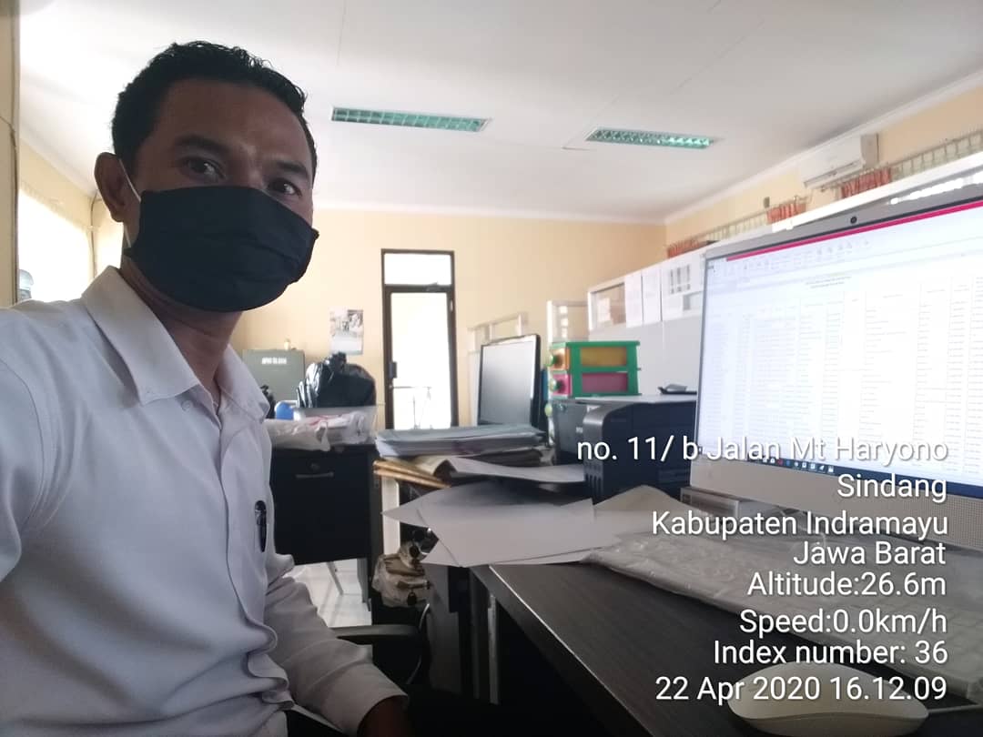darsimse's tweet photo. Kegiatan piket hari ini,,,, masih bergelut dengan data UKM, mengedit dan mengprint rekap data UKM...
Tetap semangat meskipun dalam situasi seperti sekarang.... 💪💪💪
#cooperativeactivator
#ppklkemenkopumkri
#penyuluhkoperasi
#ppkljawabarat
#ppklindramayu https://t.co/9YTYniSZRp