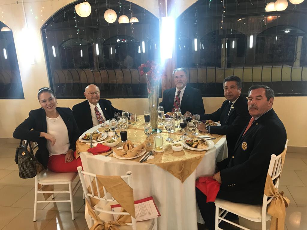 CRLCHM's tweet photo. 11/12/2019 El Club Rotario de Los Chillos Milenio comparte su cena navideña con regalos, sorpresas y fraternidad junto con la familia rotaria https://t.co/AognMdrSGR