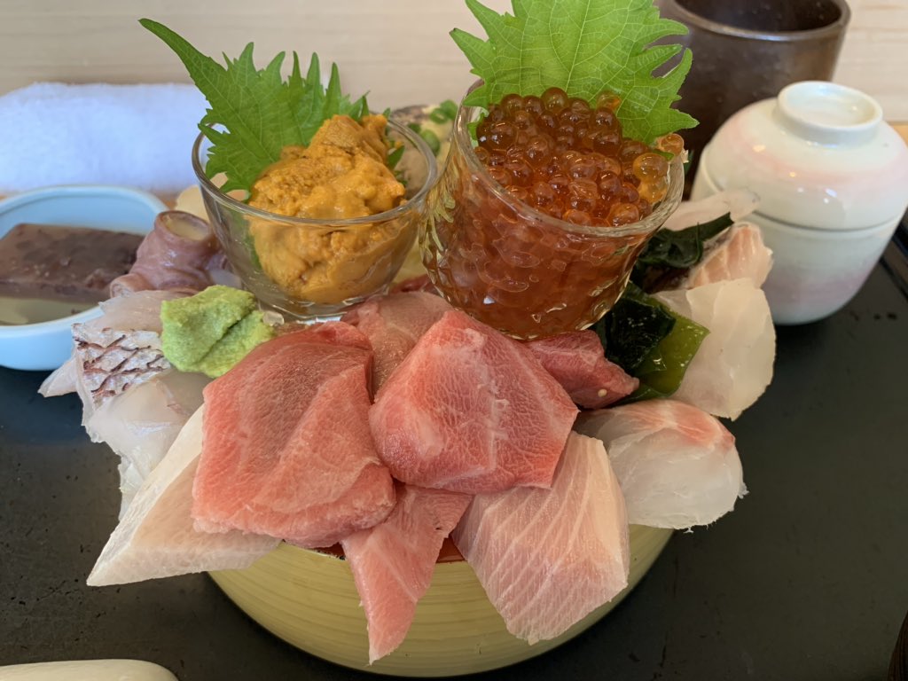 Toma 結局魚心亭も休業しちゃったかー W コロナめ どんどん自分の楽しみ ご褒美を奪っていきやがる 再開したら また必ず食べに行きます 八王子 寿司 海鮮丼 魚心亭 大将おまかせ丼 コロナに負けるな