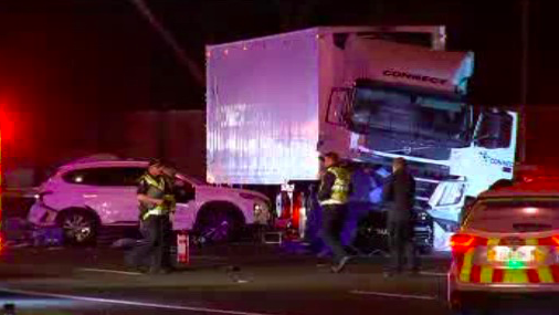 JamesBirdTEN's tweet photo. #BREAKING: #UPDATE: Sadly four police officers have been killed in a horror crash involving a semi-trailer and a unmarked police car on the Eastern Freeway @10NewsFirstMelb @10Daily https://t.co/IPYfVtyCRi