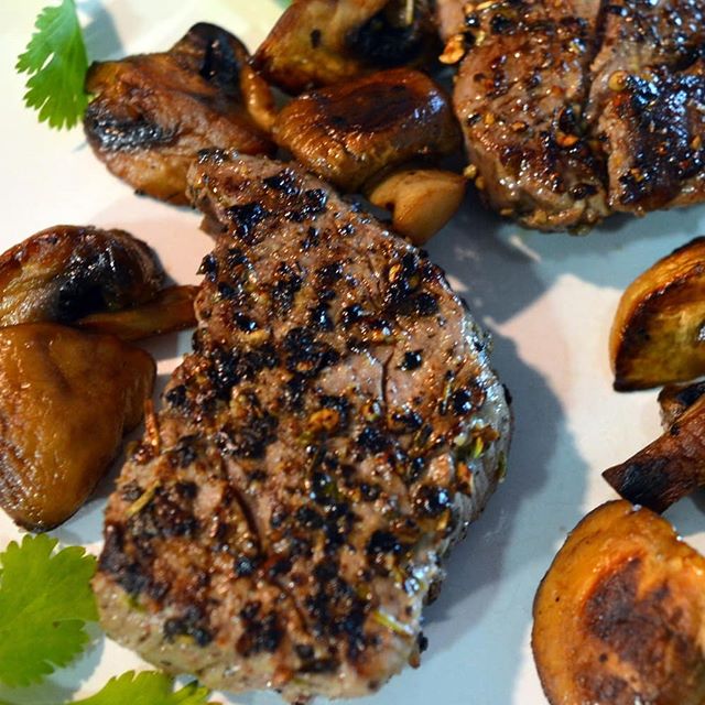 Chefsmarbella's tweet photo. #happybirthday Pam.
Great at-home #birthdaydinner A bottle of #moet we've had for two years, but still tasted great.
Mini #pepperedfillets with #crispymushrooms

📸 https://t.co/vDWGko0zMM via https://t.co/5OFlQj7JdF https://t.co/b2itOQMSOv