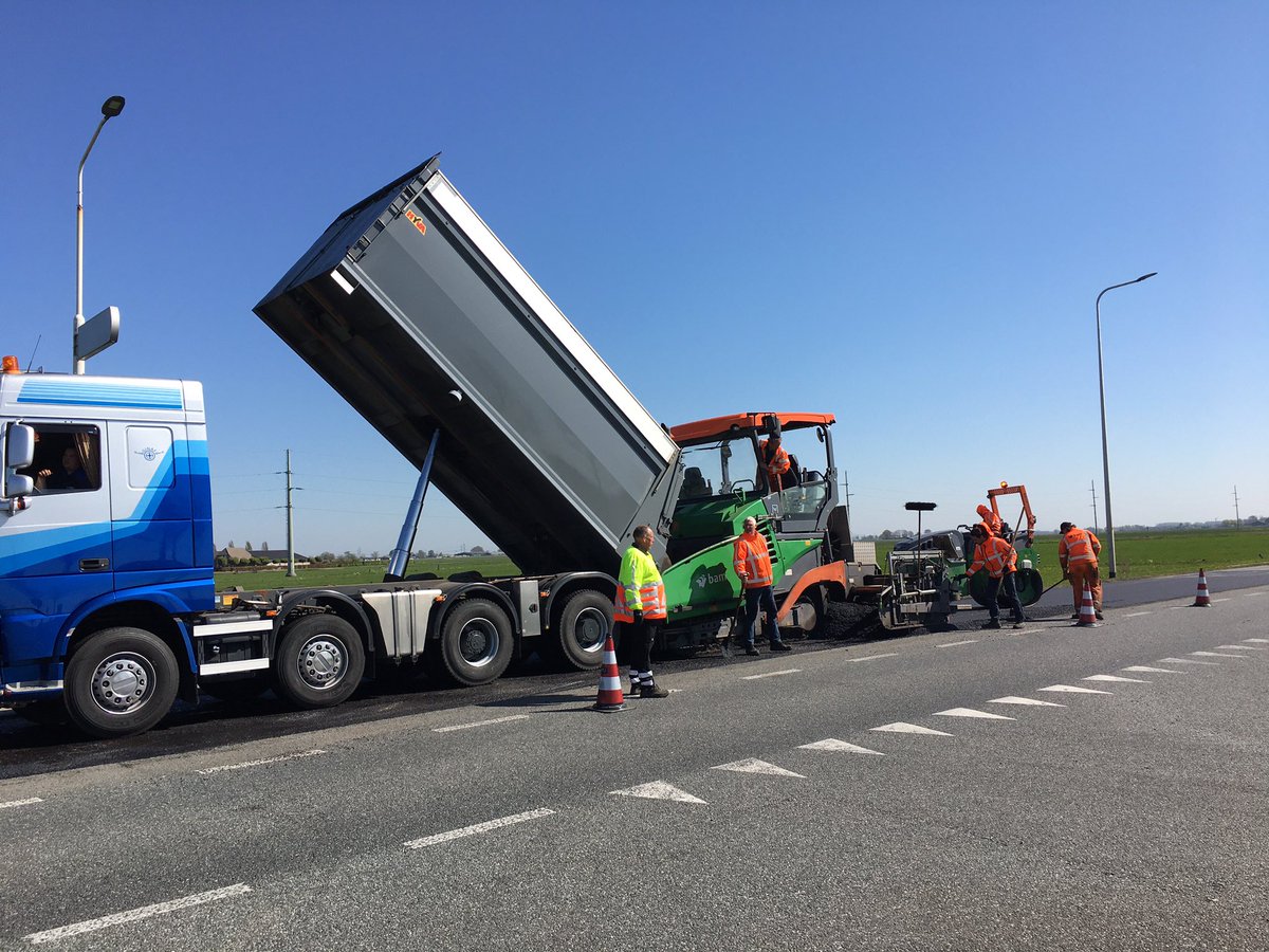 Gerard_Beek's tweet photo. Laatste draaidag Cyclisch Onderhoud Prv Overijssel #Bedankt #N764 #Teamwork #BAMinjouwbuurt @BAMInfra_nl https://t.co/fHBWZu07o7