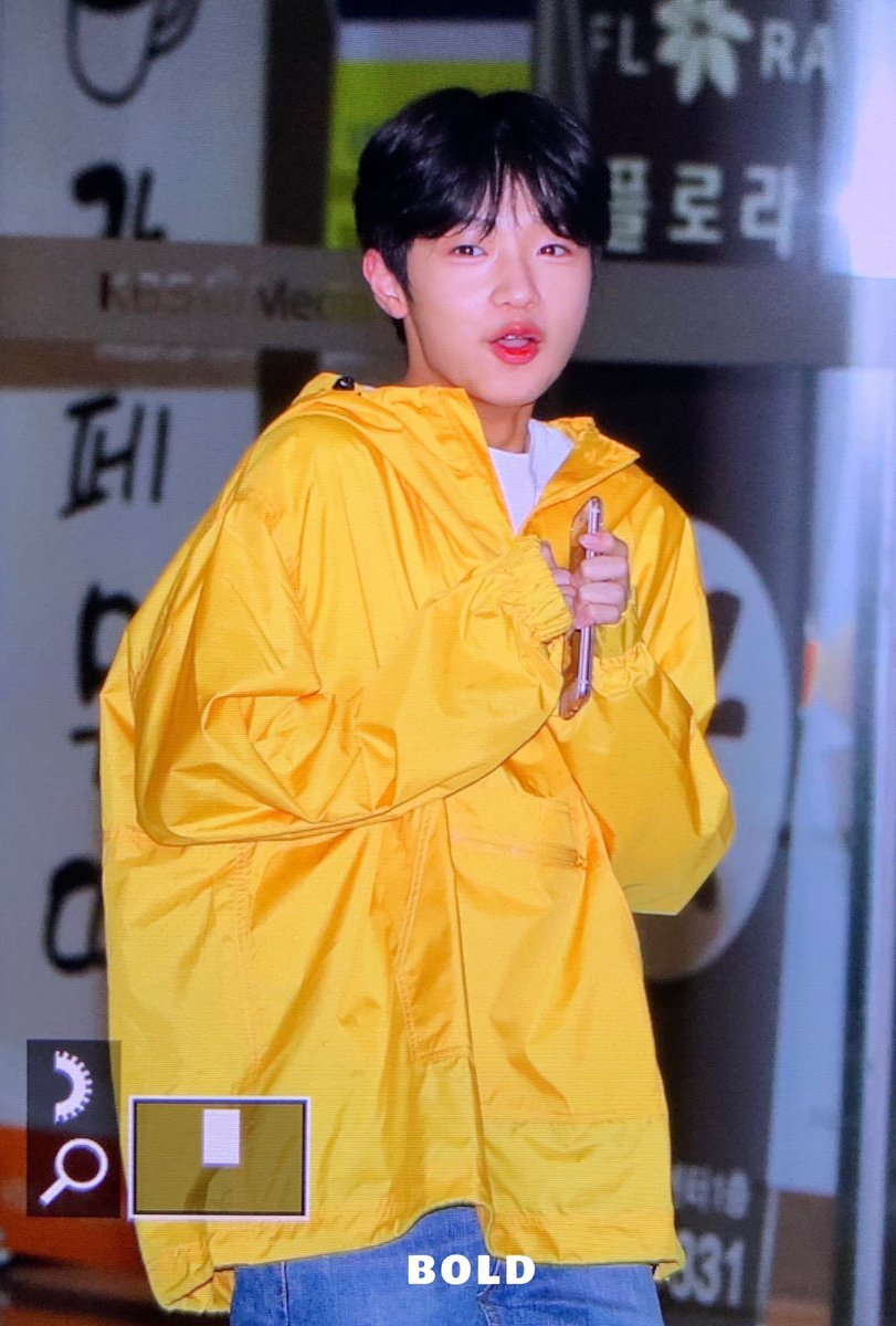 millefeuilee's tweet photo. Dongpyo: “The most special &amp; warm birthday I had in my life would be last year my 18th birthday. I received lots of wishes and warm greetings from many people, so I think that's the most special”

The most special bday ever, when he celebrated it with X1 members and One Its🥺 https://t.co/GNnrX4V9Xe
