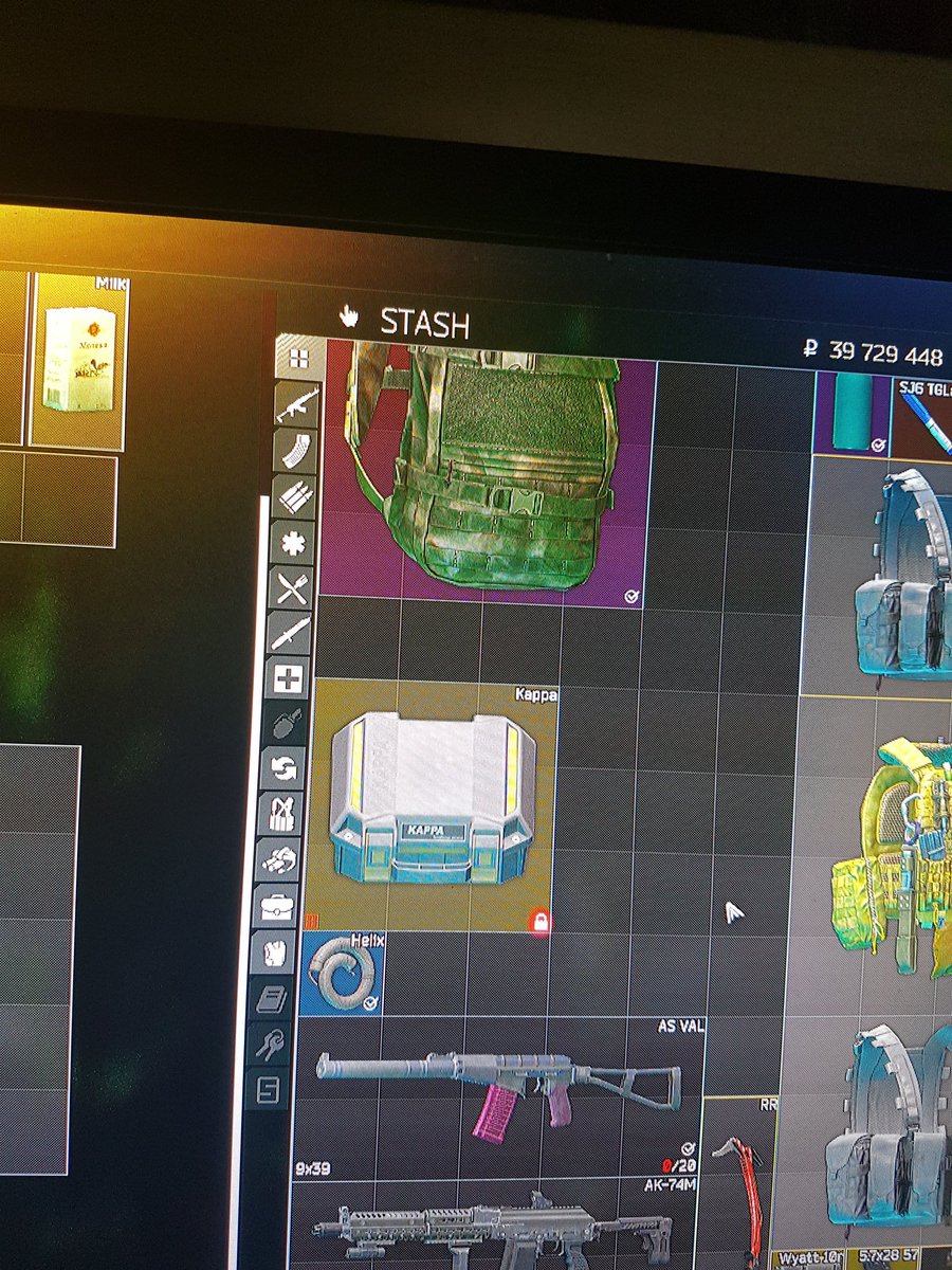 quetschiii's tweet photo. Nach harten Mission Grinds in meinem ersten Wipe hab ich es endlich geschafft! Hätte ich nie gedacht das Ziel in 2 Monaten zu erreichen. Vorallem als Neuling! Hallo mein Kappa Container <3
#EscapeFromTarkov #Kappacontainer #GrindTime https://t.co/amLbNEnsZc