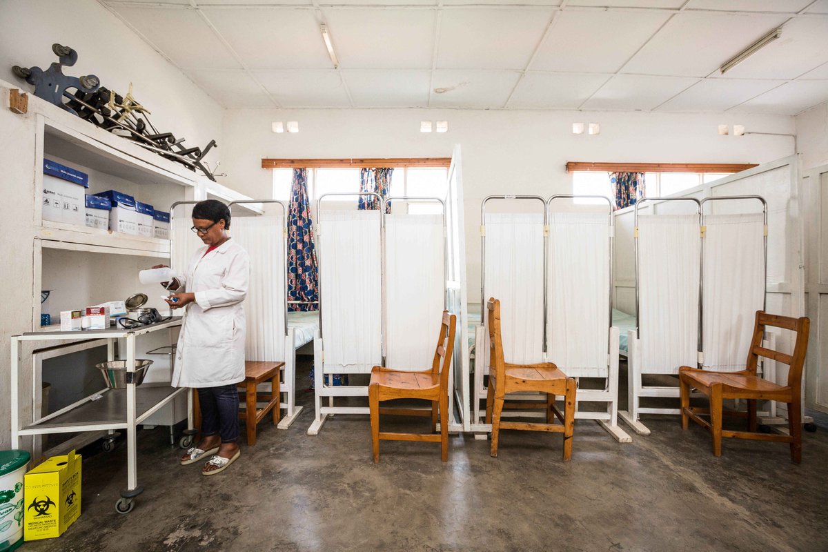 Lancement de l'initiative "COVID-19 - Santé en Commun" par la France début avril pour accompagner en priorité des pays africains dans leur réponse. Une initiative mise en oeuvre par <a href="/AFD_France/">Agence Française de #Développement (AFD) 🇫🇷 🇪🇺</a> ➡️bit.ly/34W0oqe. 
Les 6 1ers projets en Afrique ➡️bit.ly/3eGNvVw