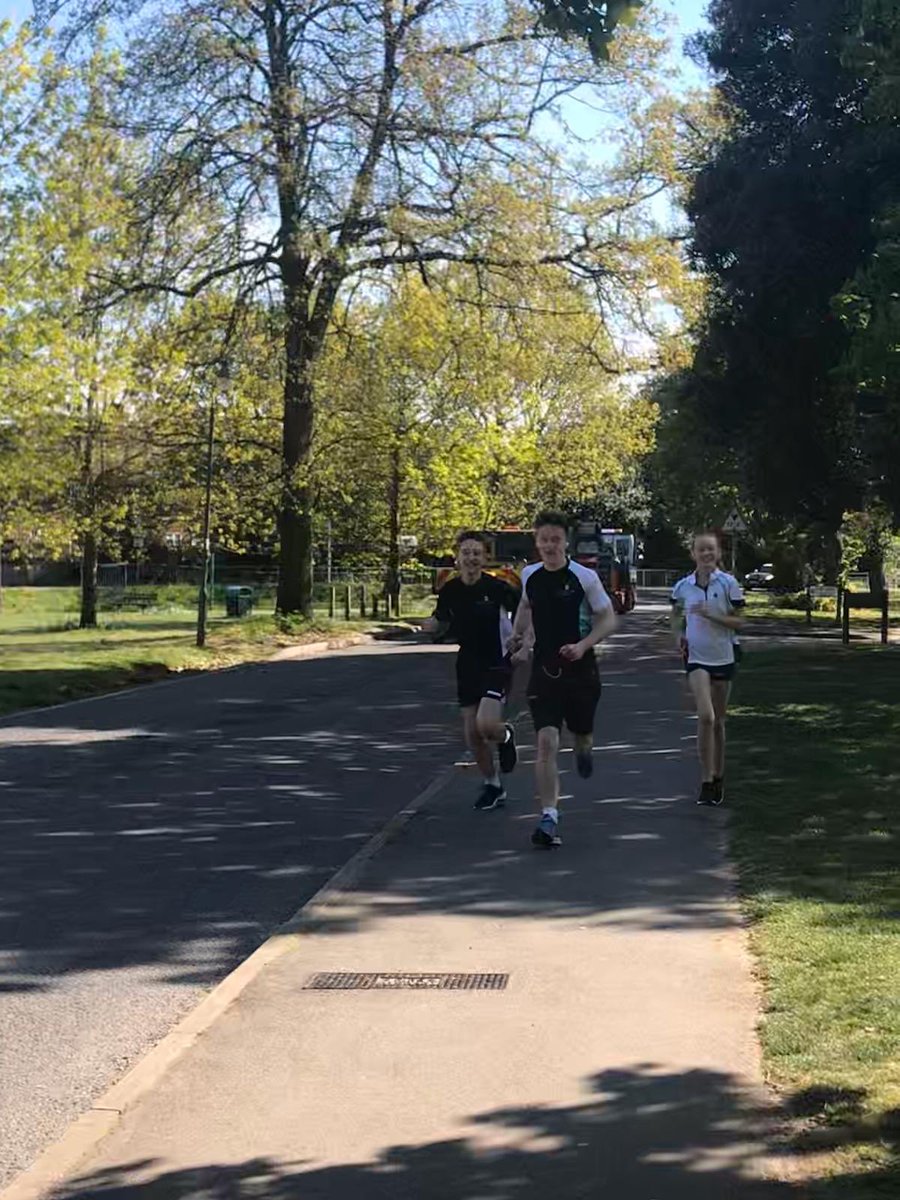 EpsomC_Sport's tweet photo. Great to see the Ollerhead family out running and adding kms to the totals for @FayrerHouse and @EpsomC_LowerSch #hospitalrun #nhs https://t.co/cti65bcBiL