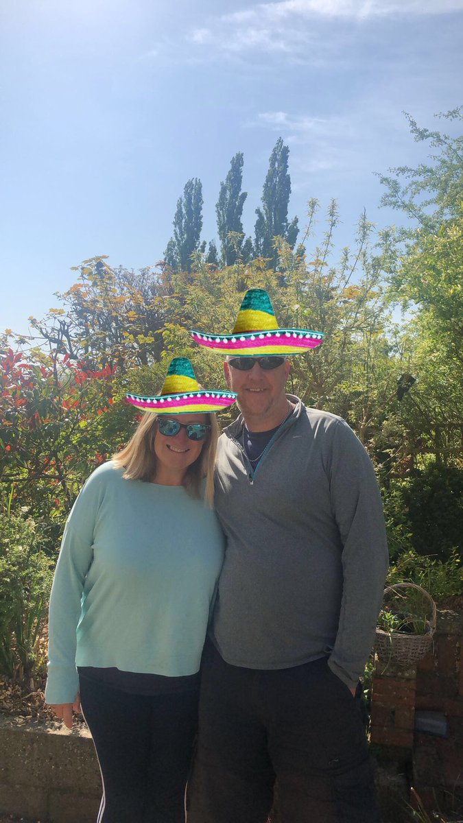 my parents were supposed to be flying to Spain today, they asked me to edit some sombrero’s on their heads to sent to their friends, this is the outcome