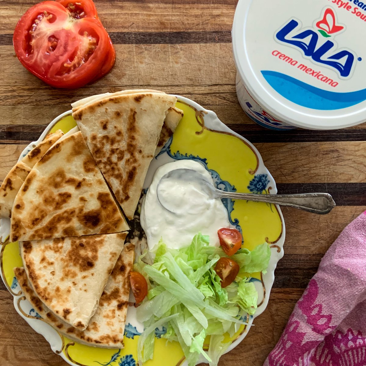 Are you looking forward to lunch? Make our favorite work-from-home snacks: quesadillas! They always taste better with some LALA® Crema Mexicana, don’t you think? #LALA #Crema #WFH #Snacks