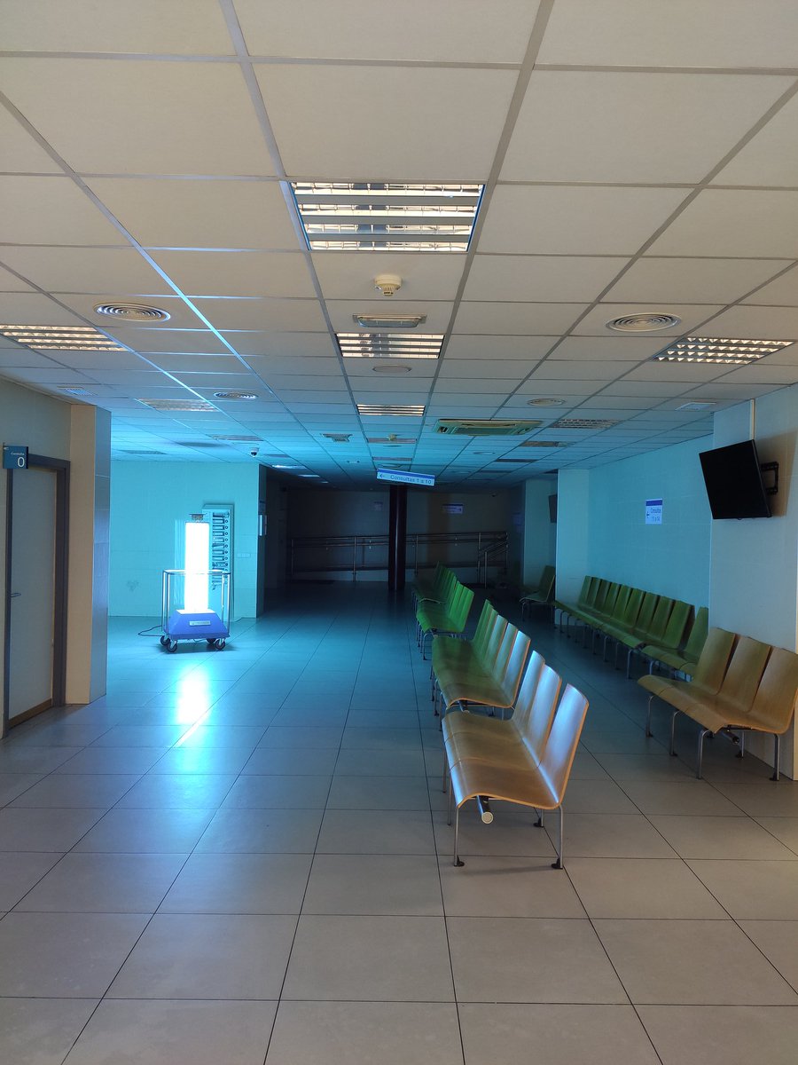 AlvarodelBalzo's tweet photo. Comienzan con la desinfección con rayos UV en el servicio de Urgencias del hospital La Paz. ¿ Alguien reconoce alguna figura fantasmagórica del #COVID19  ? ¡ Ni eso va a quedar ! #LaPaz https://t.co/JjRrptlp4B