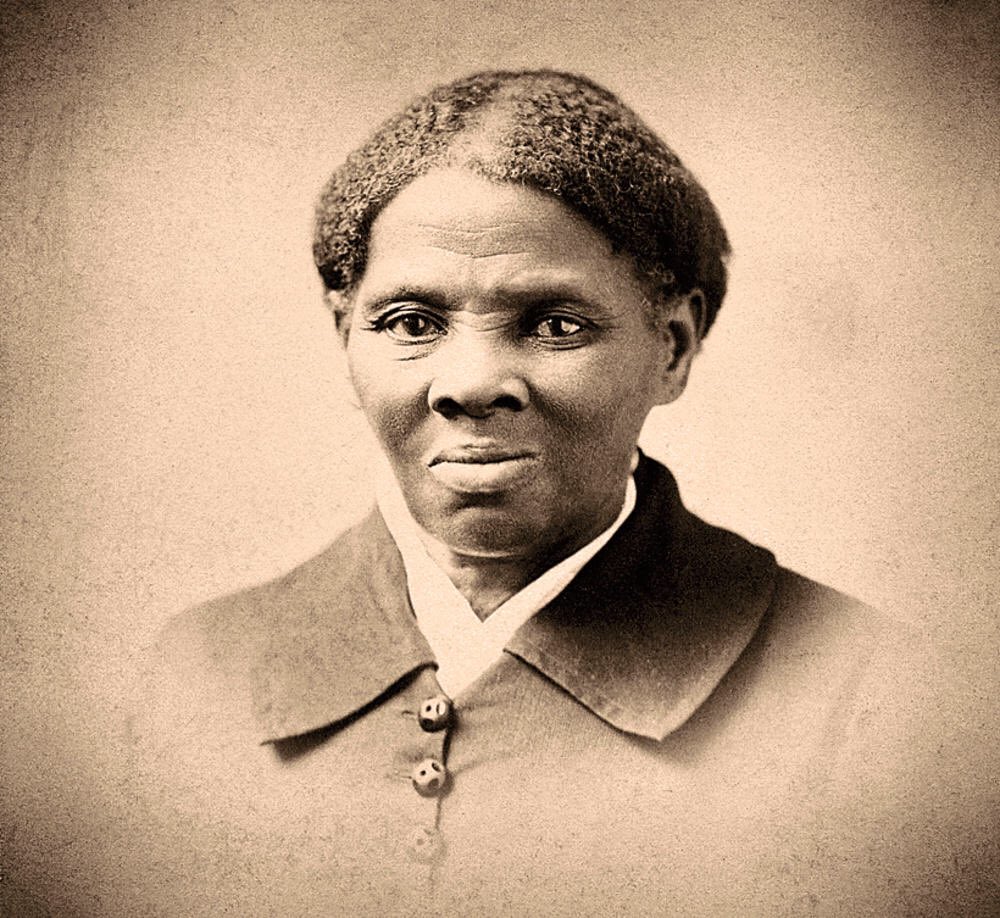 Harriet Tubman (~ 1820-1913)« La moïse noire ». Cette esclave noire aida des centaines de noirs a fuir leur triste sort, en prenant les armes et en combattant les esclavagistes.Elle aurait dû figurer sur les billets de 20 dollars, mais Trump à gelé le projet..