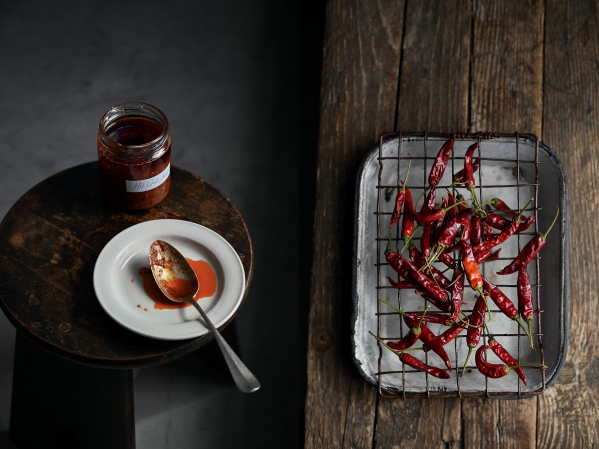 Currently spooning this over anything and everything – the recipe for my Smoked Chilli Sauce is up on my site.

Cayenne chillies smoked in the kettlebraai are blended with fresh garlic, rosemary, white wine vinegar and a generous handful of Weskus salt.

bit.ly/2XWDYUD