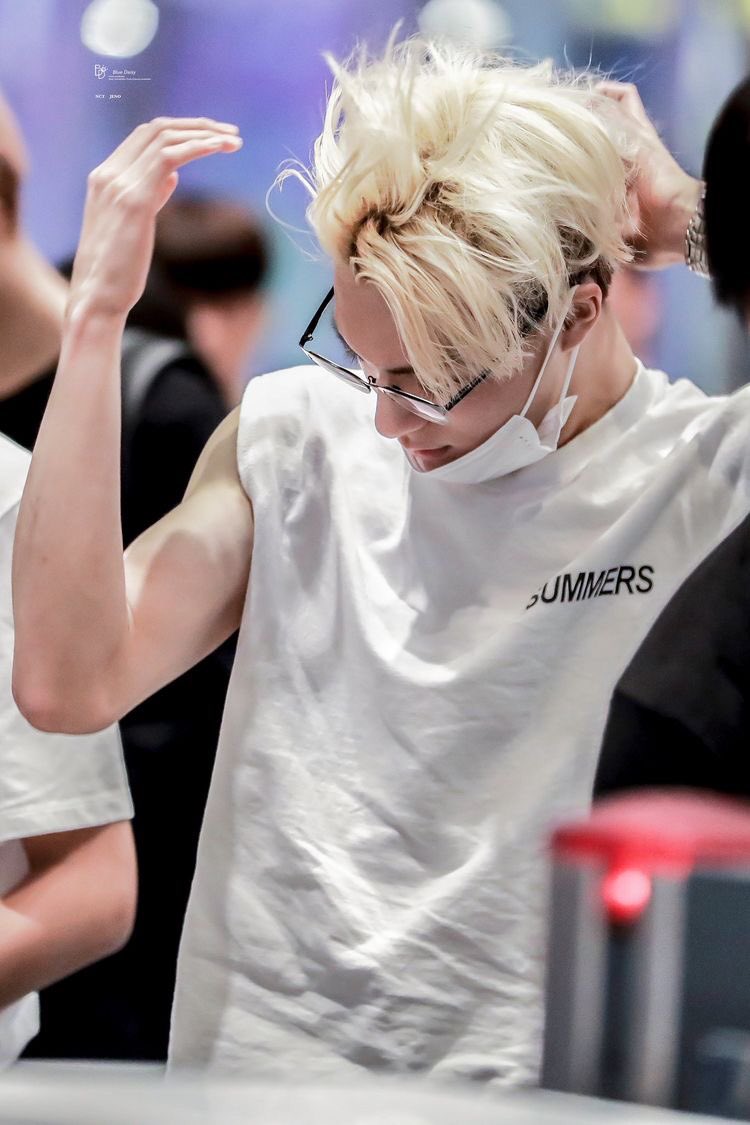 blonde jeno and glasses omg