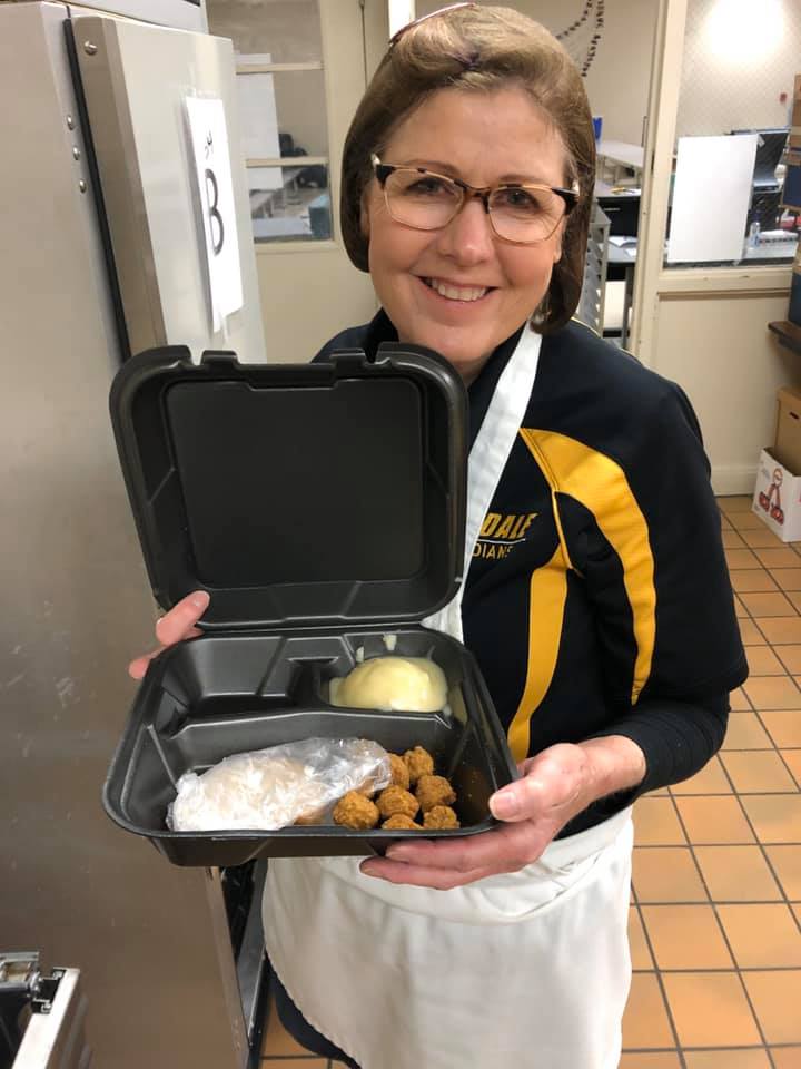 RenwickUSD267's tweet photo. We are #RenwickProud of our food service and transportation depts. who continue to make delicious and healthy meals available. The sign up for meals the week of 4/27 is now open.  Sign up by the deadline of NOON tomorrow, April 23. #RenwickStrong

https://t.co/zFN9jkuhpy https://t.co/qDiTKTDEPx