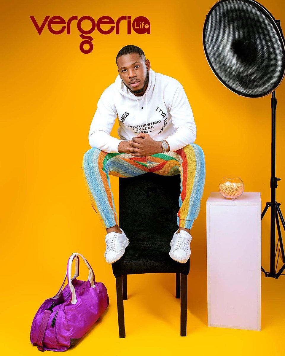 tbambasador's tweet image. April issue exclusive interview with ⁦@callme_frodd2⁩
📸@sparkles_and_arts_photography Styling: @thafashiongawd 👕yinkasamuels Makeup: @annklairmakeup Graphics: @freshmonigrafix Editor-In-Chief: @theoolele
#vlmagazine #covers editorials #frodd #bbnaija #bbnaija2019