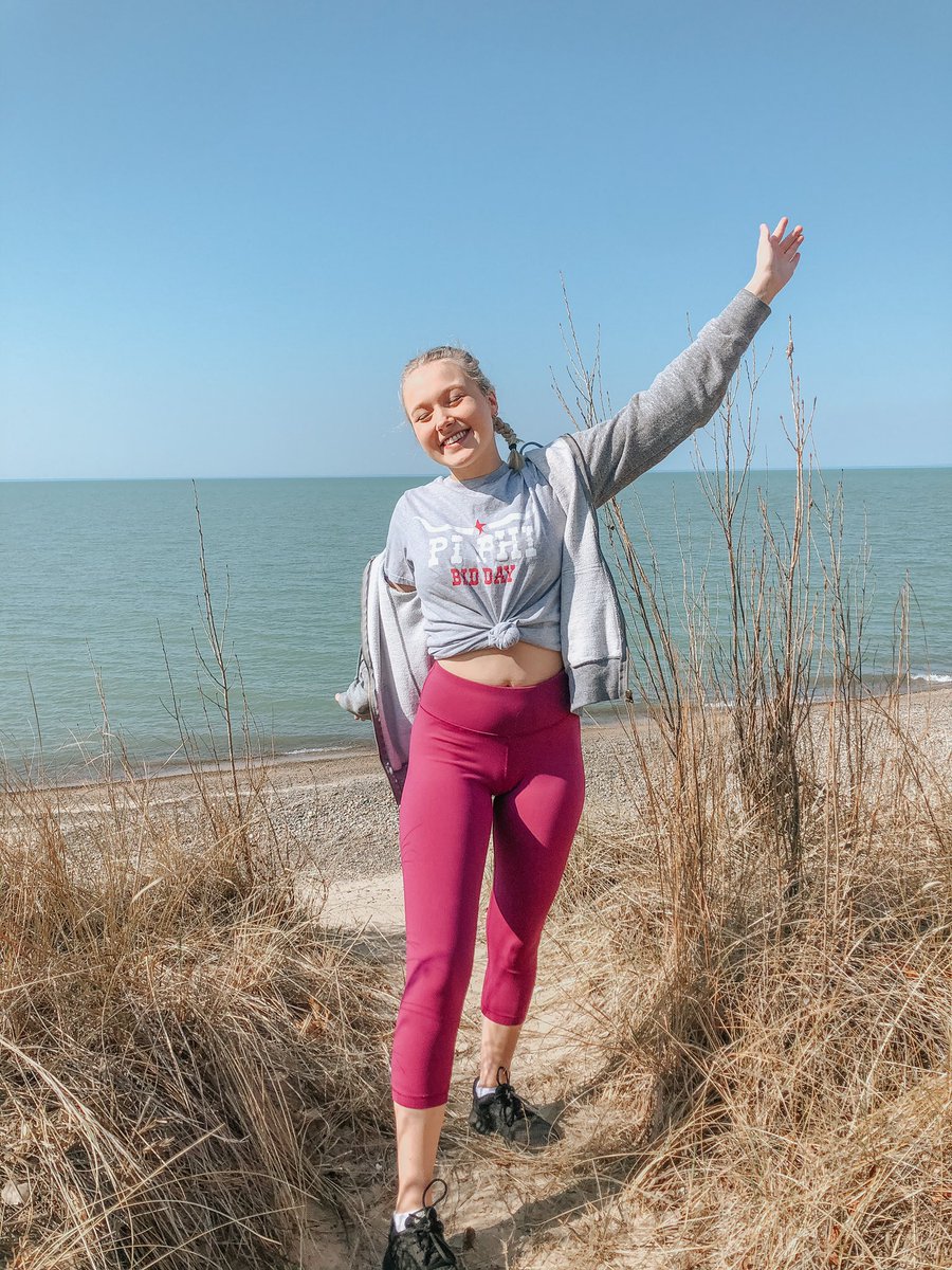 ValpoPiPhi's tweet photo. Happy Earth Day! 🌈🌏🌊🦋 https://t.co/dlW0TQKsj4